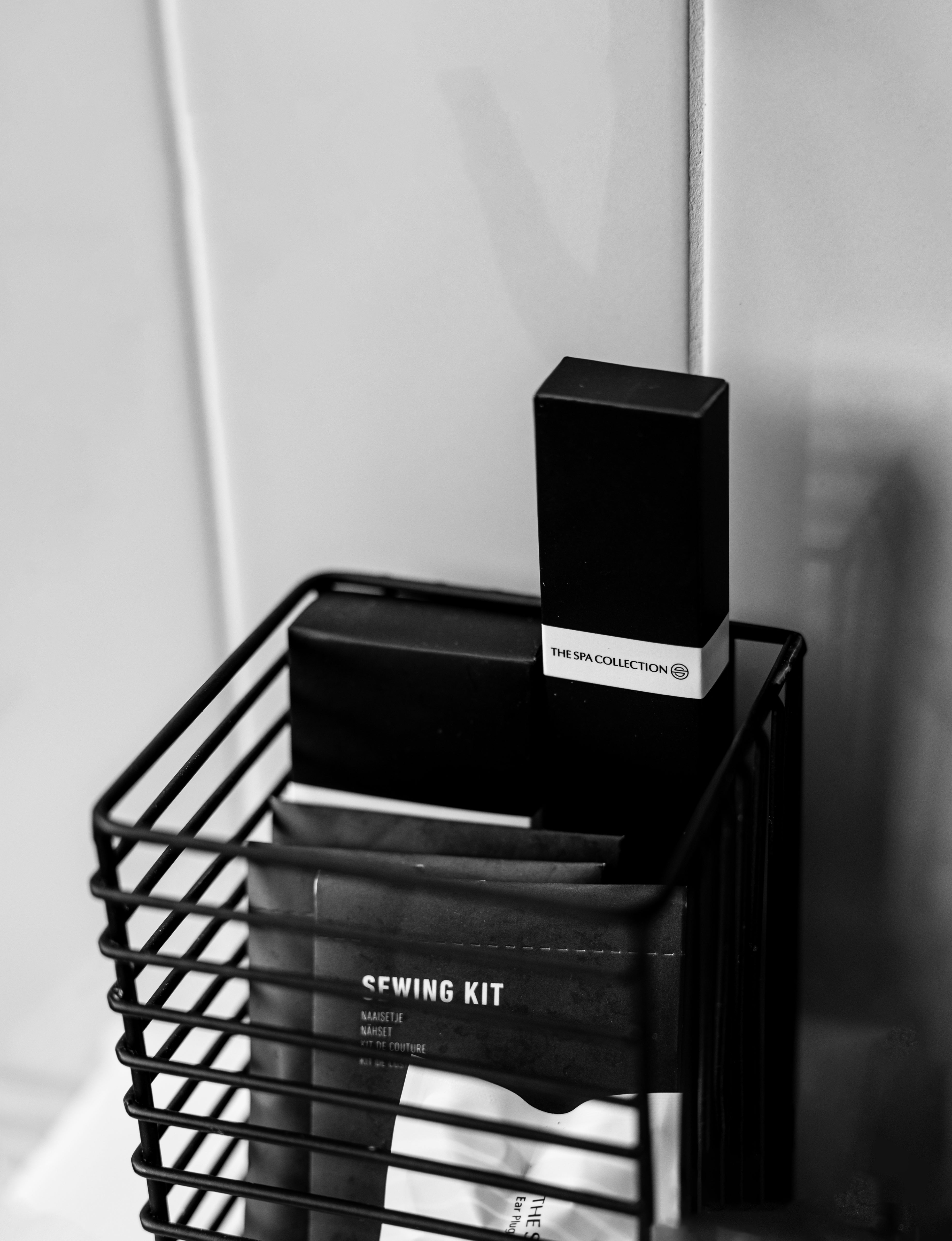 Vanity kit in zwarte papieren doos - The Spa Collection